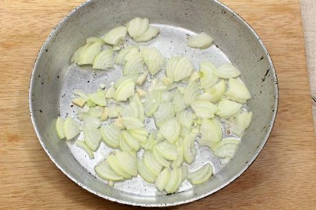 Фриттата с ветчиной и картофелем в духовке - фото шаг 2