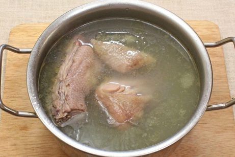 Куриный суп с овощами рисом и черемшой - фото шаг 2