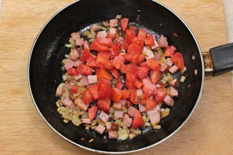 Омлет с овощами и ветчиной на сковороде - фото шаг 3