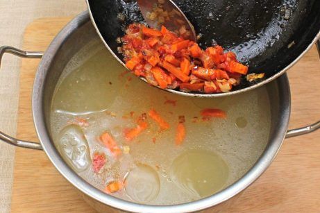 Куриный суп с лапшой и помидорами - фото шаг 4