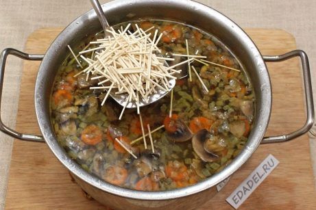 Куриный суп с грибами и вермишелью - фото шаг 6