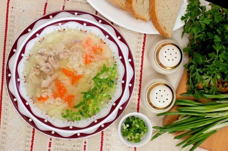 Куриный суп с овощами рисом и черемшой - фото шаг 8