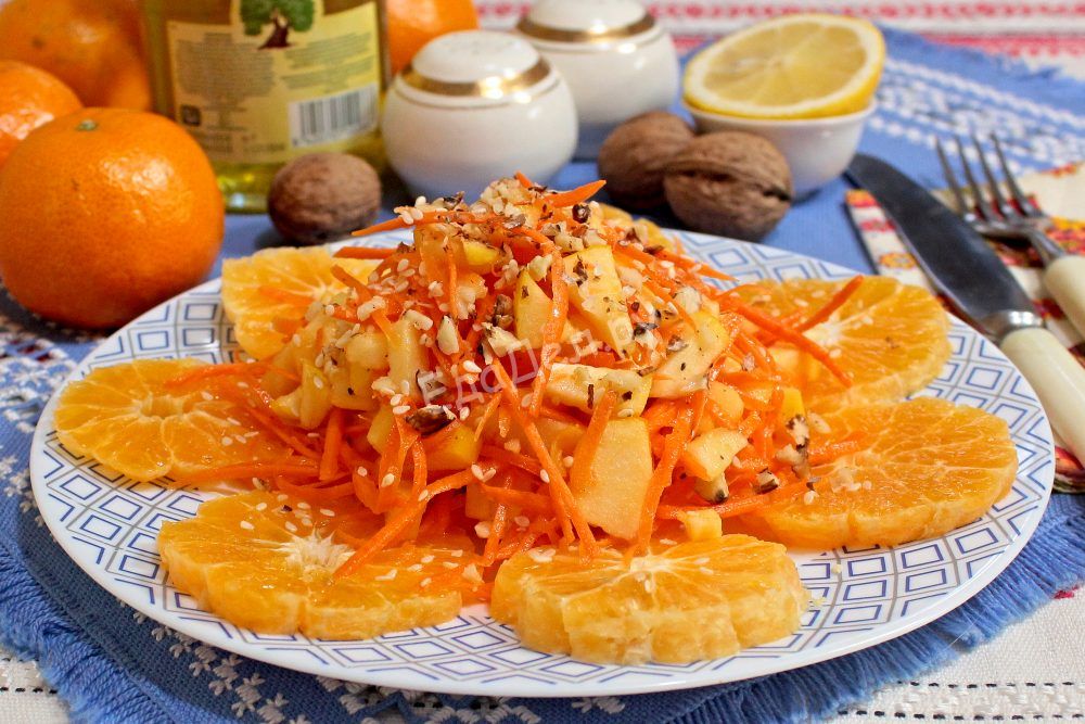 Салат с мандаринами морковью и яблоком