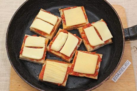 Горячие бутерброды с сыром на сковороде - фото шаг 5