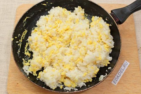 Жареный рис с яйцом по-китайски - фото шаг 7