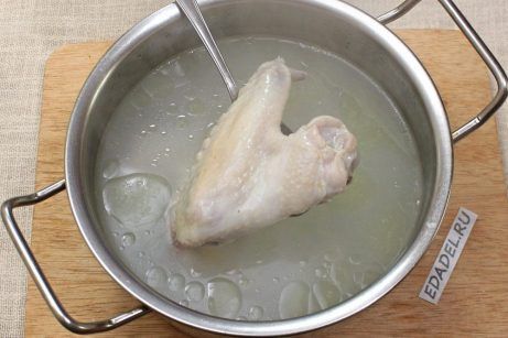 Куриный суп с сырными клецками - фото шаг 1