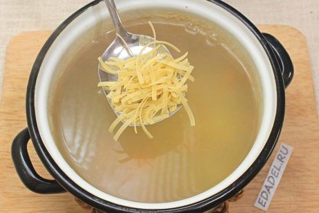 Куриный суп с лапшой и картошкой - фото шаг 5