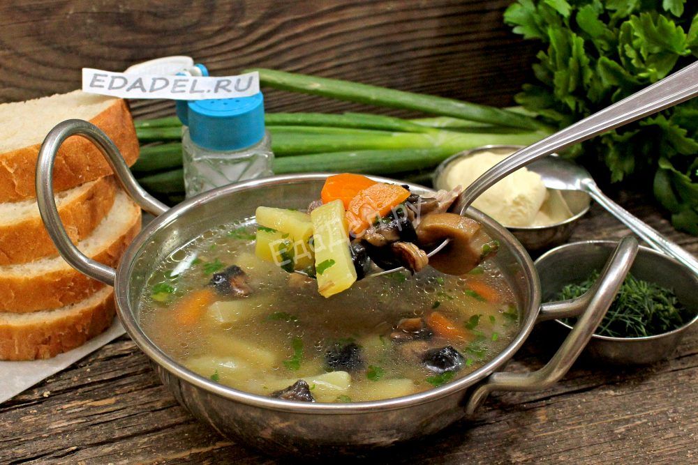 Куриный суп с овощами и грибами
