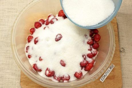 Варенье из клубники с целыми ягодами - фото шаг 2