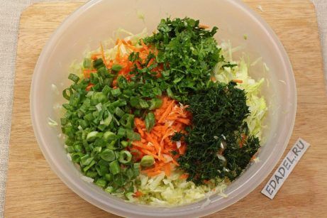 Салат из молодой капусты с морковью - фото шаг 4
