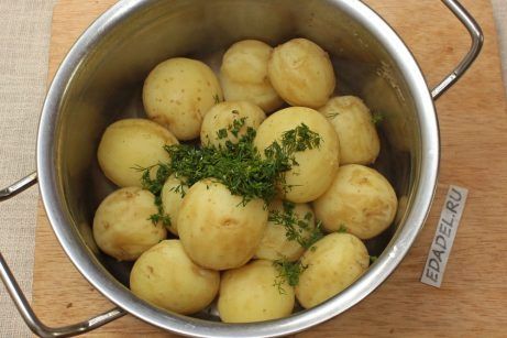 Вареная молодая картошка с маслом и укропом - фото шаг 4