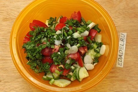 Овощной салат с брынзой и сухариками - фото шаг 4