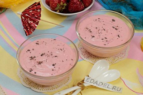 Творожно-клубничный десерт в блендере для детей - фото шаг 4