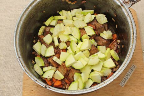 Овощное рагу с мясом, картошкой и кабачками - фото шаг 4