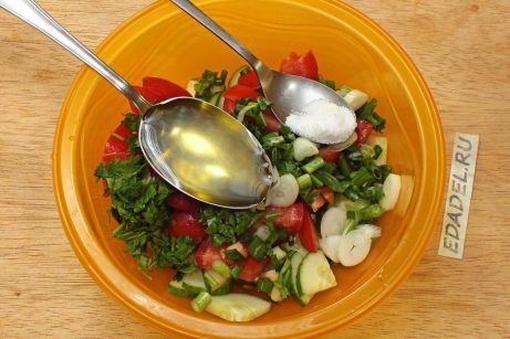Овощной салат с брынзой и сухариками - фото шаг 5
