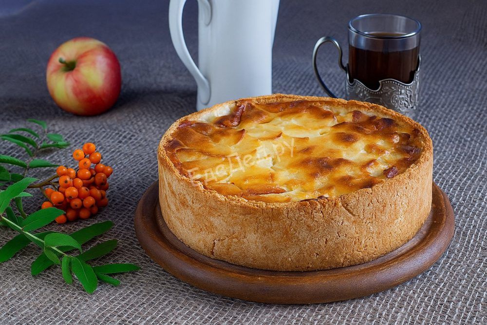 Цветаевский пирог с яблоками и сметанной заливкой