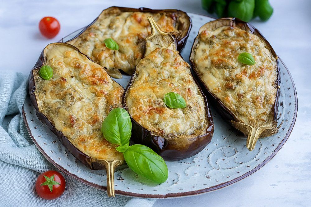 Баклажаны с сыром и чесноком в духовке