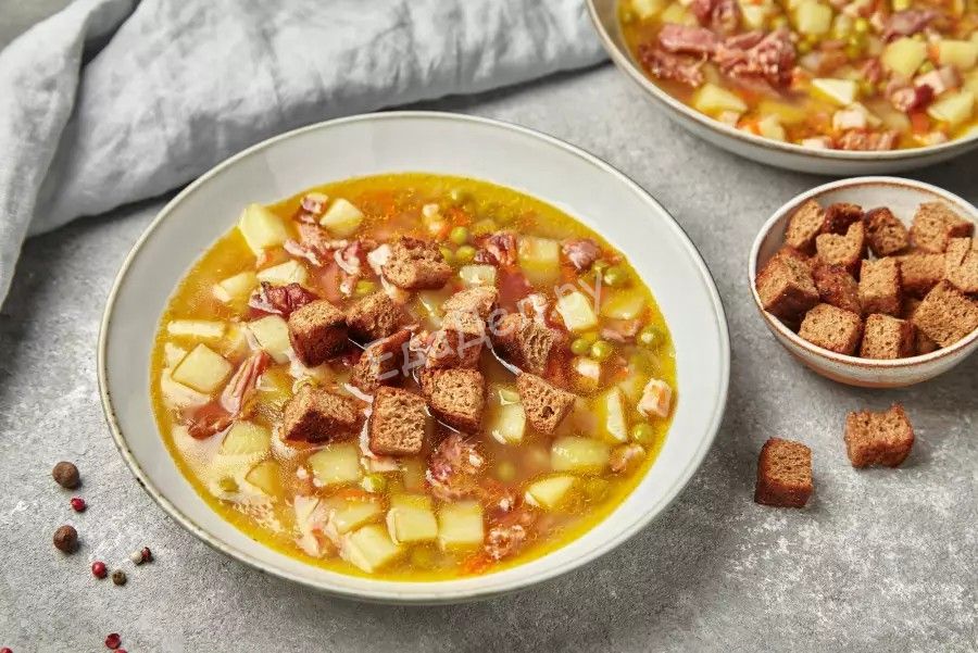 Гороховый суп с копчёностями